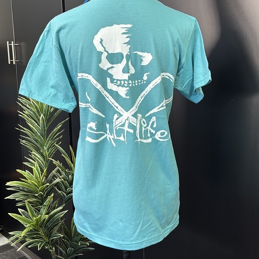 Salt Life Skull & Hooks logo back,pocket, crewneck, 100% pre-shrunk cotton,logo